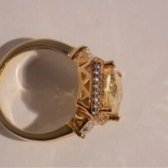 Gorgeous Tycoon brand emerald cut CZ yellow diamond ring - Picture 5 of 13